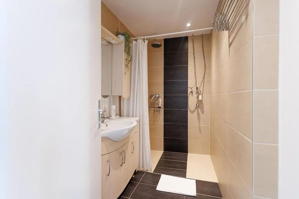 Wohnen Im 15 Ruhig Und Zentral Apartment Vienna